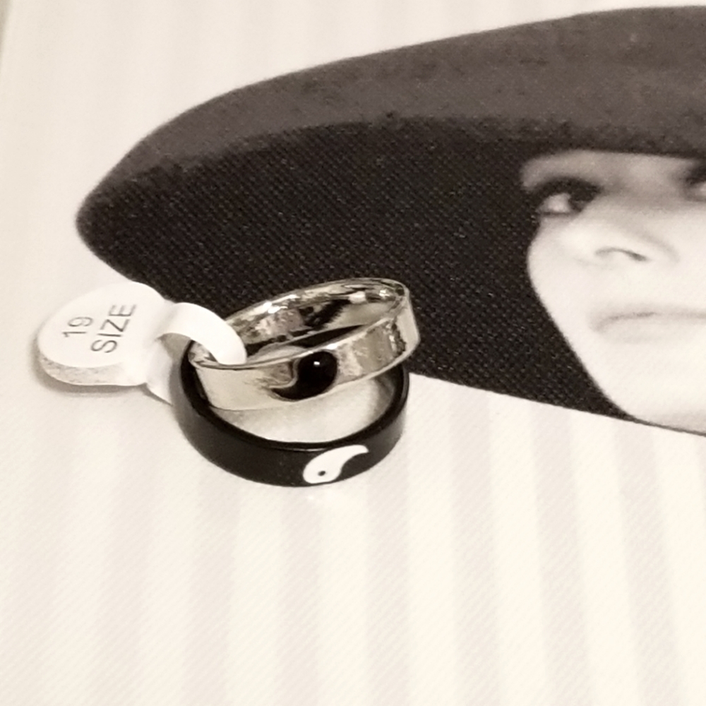 Stackable Rings Ying Yang 2 pcs size 9New